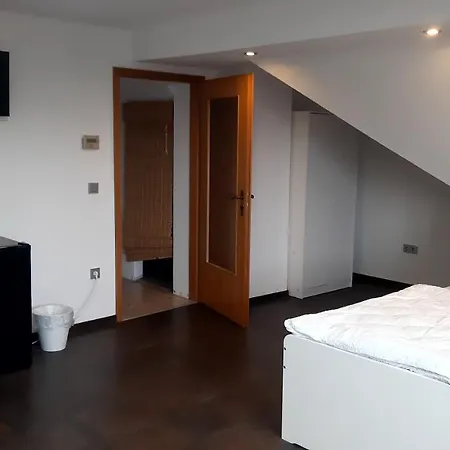 Apartment Mit Balkon In *