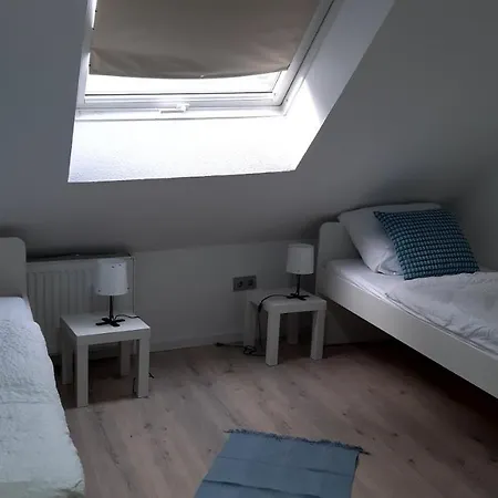 Mit Balkon In *